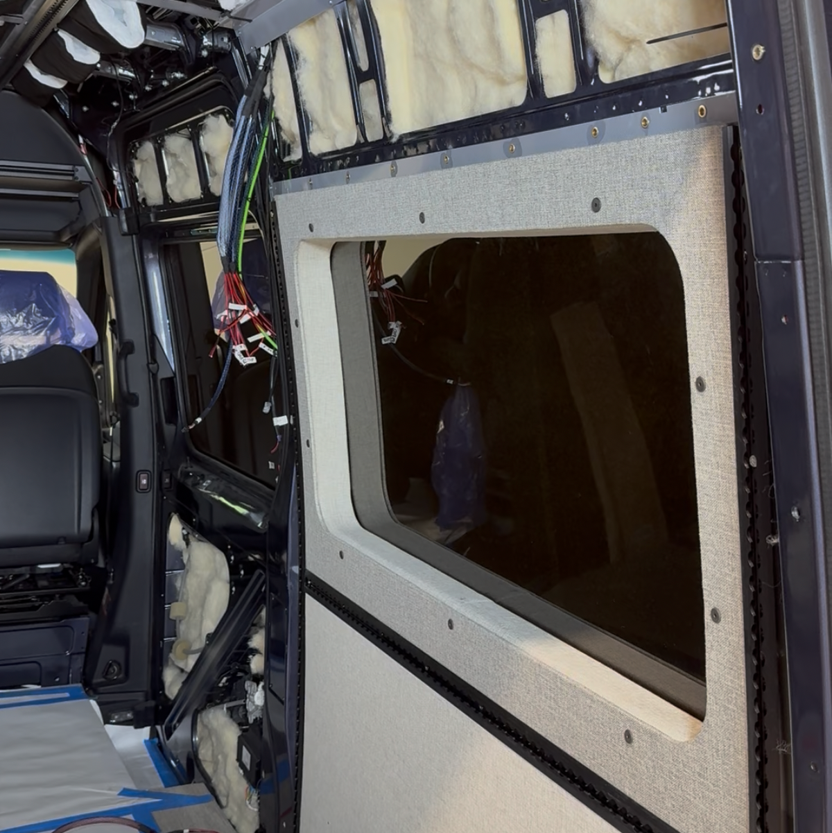 Sprinter 144 Rear Window/Innie Pair