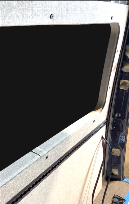 Sprinter 144 Rear Window/Innie Pair